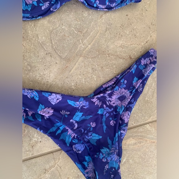 PINKCOLADA TROPEZ BIKINI TOP AND MALDIVES BIKINI BOTTOMS IN VIOLET WILD BLOOM - Picture 5 of 10